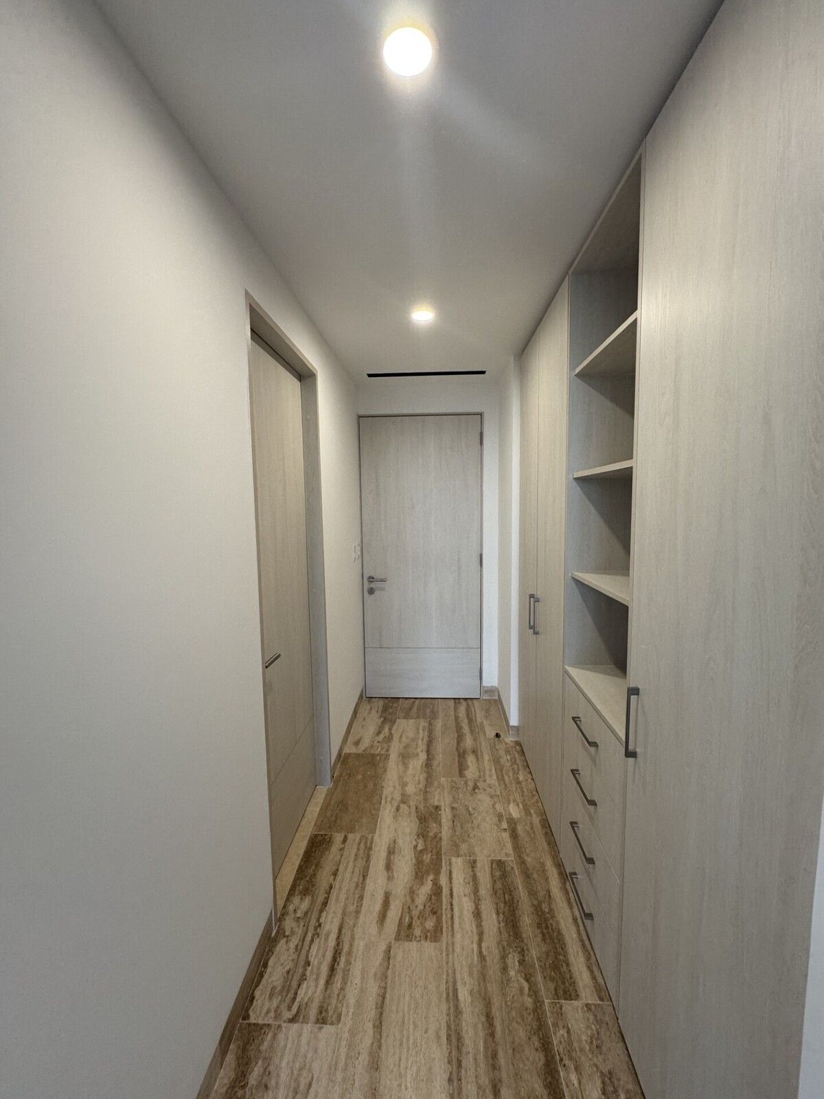 20 de 42: Closet Recámara secundaria 1