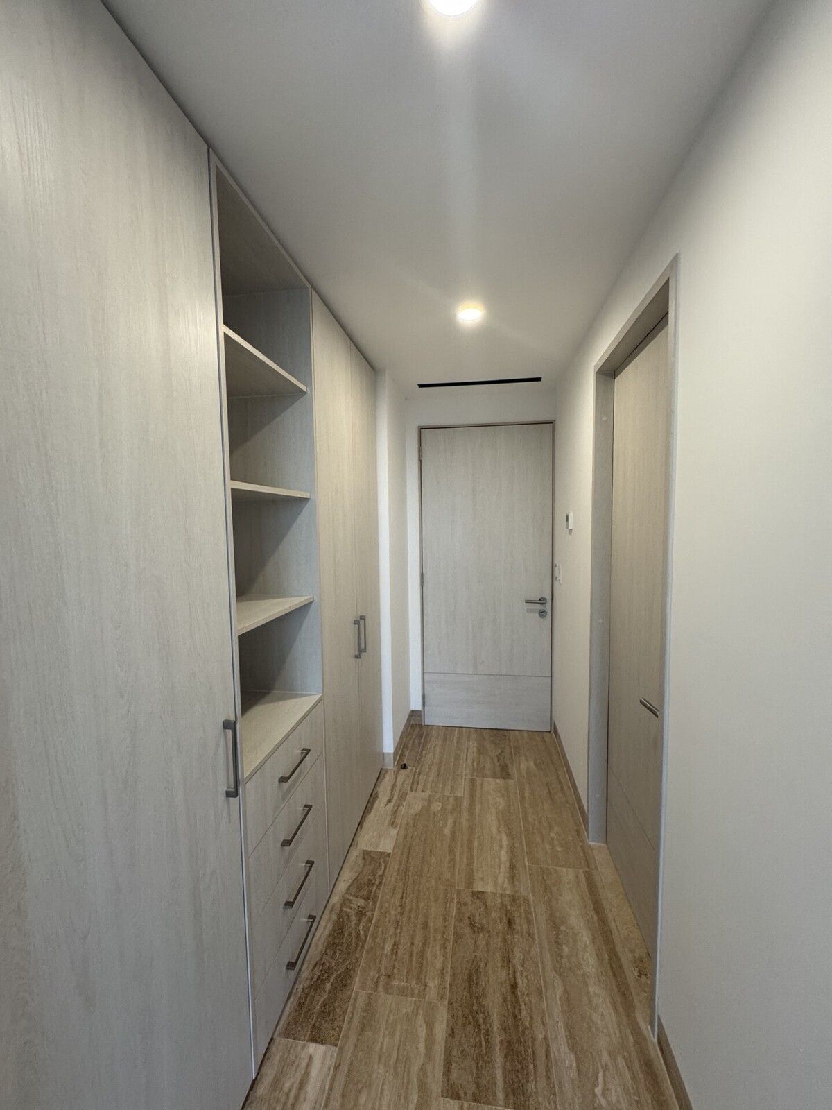 25 de 42: Closet Recámara secundaria 2