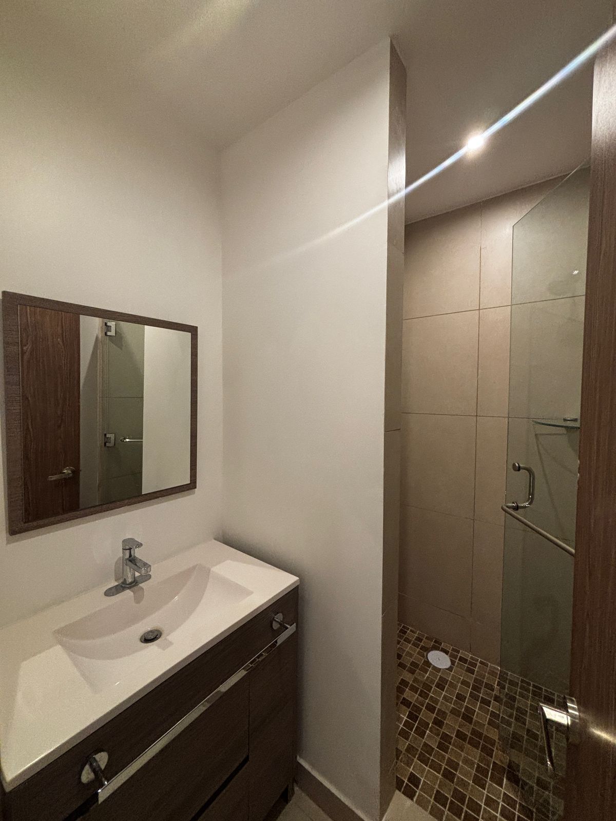 9 de 14: Baño Segunda Habitación