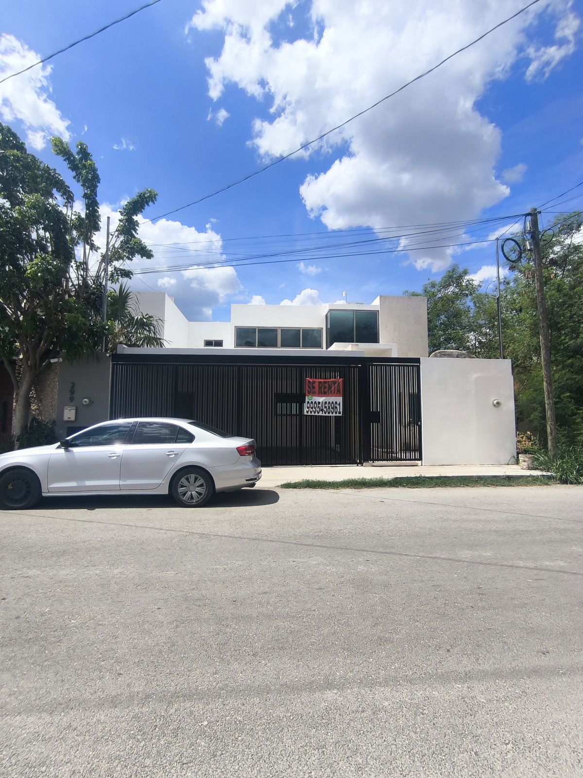 1 of 19: Fachada