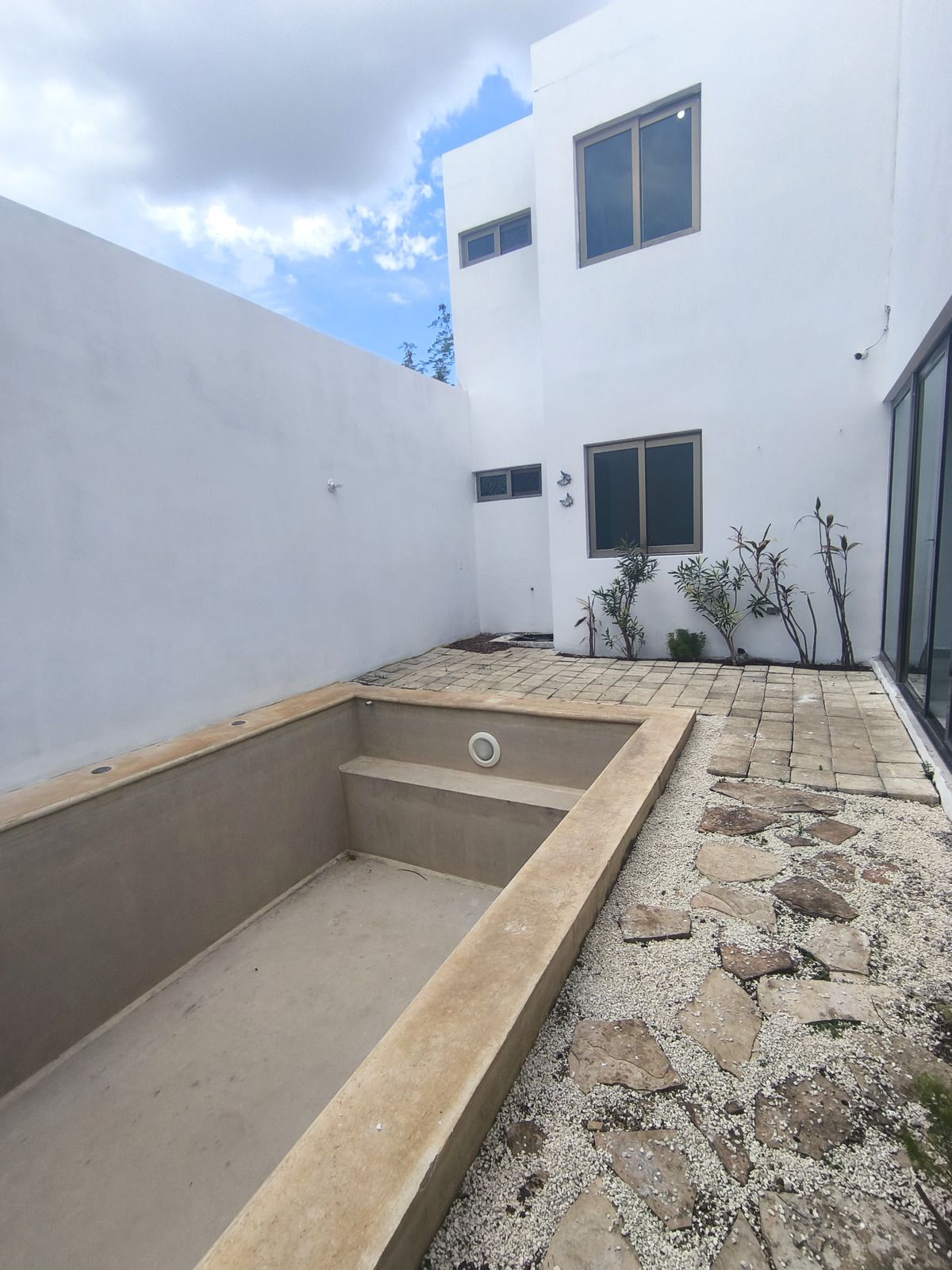 11 of 19: Patio trasero con Alberca