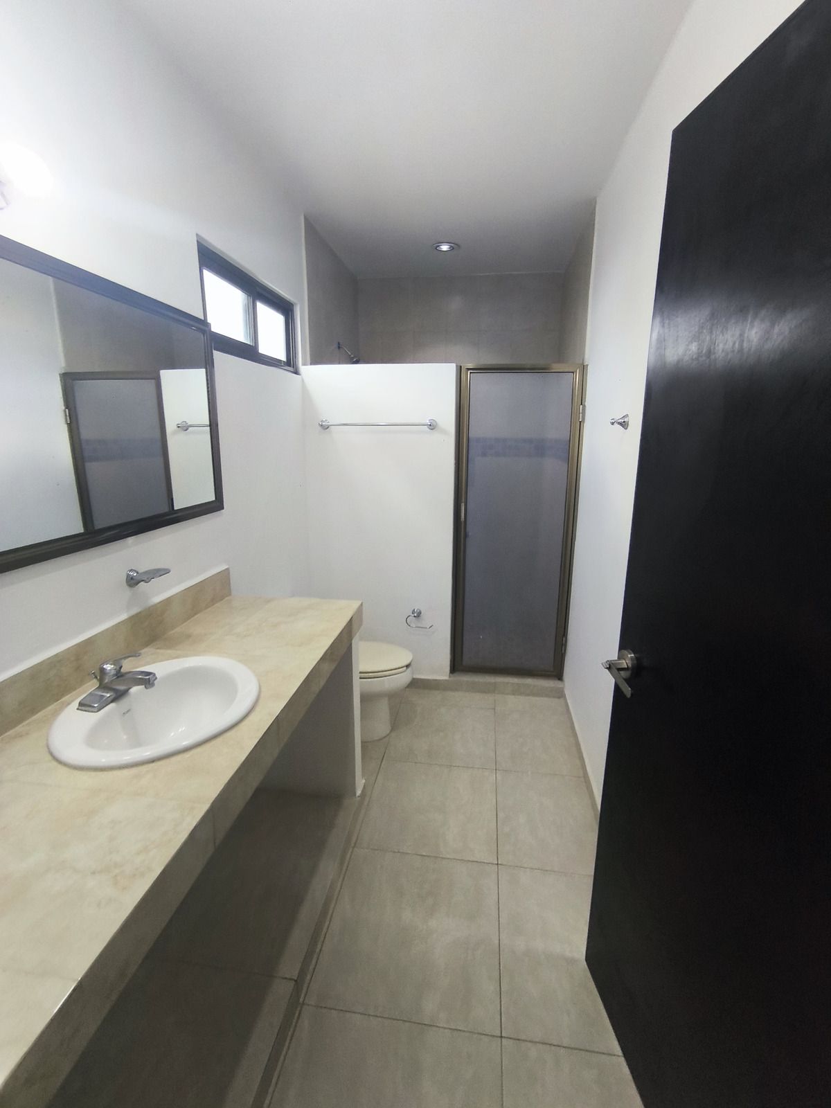 16 of 19: Baño completo Recamara principal PA