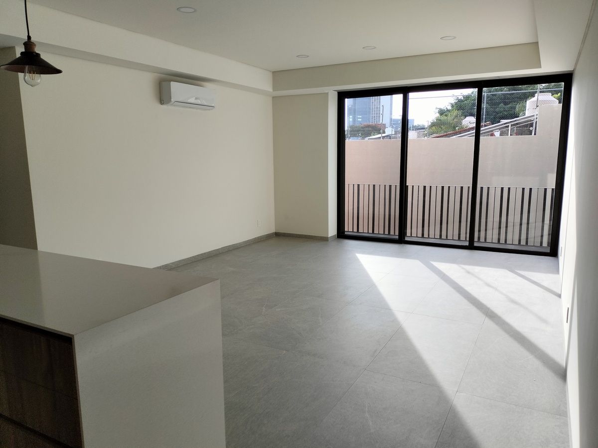 3 de 26: Sala comedor con bancón