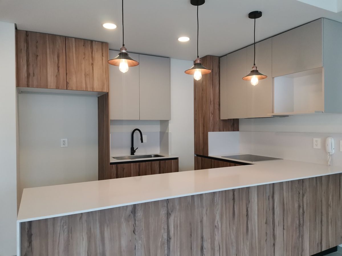 4 de 29: Cocina barra cuarzo