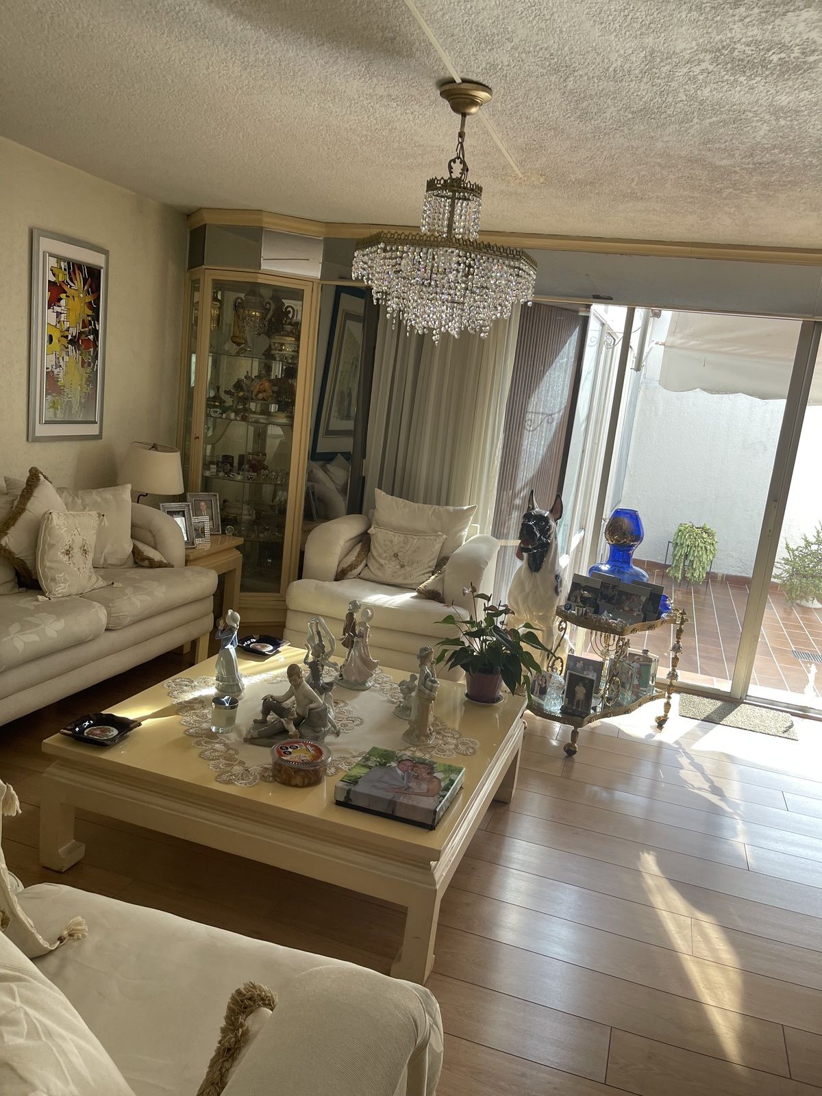 5 of 23: Sala