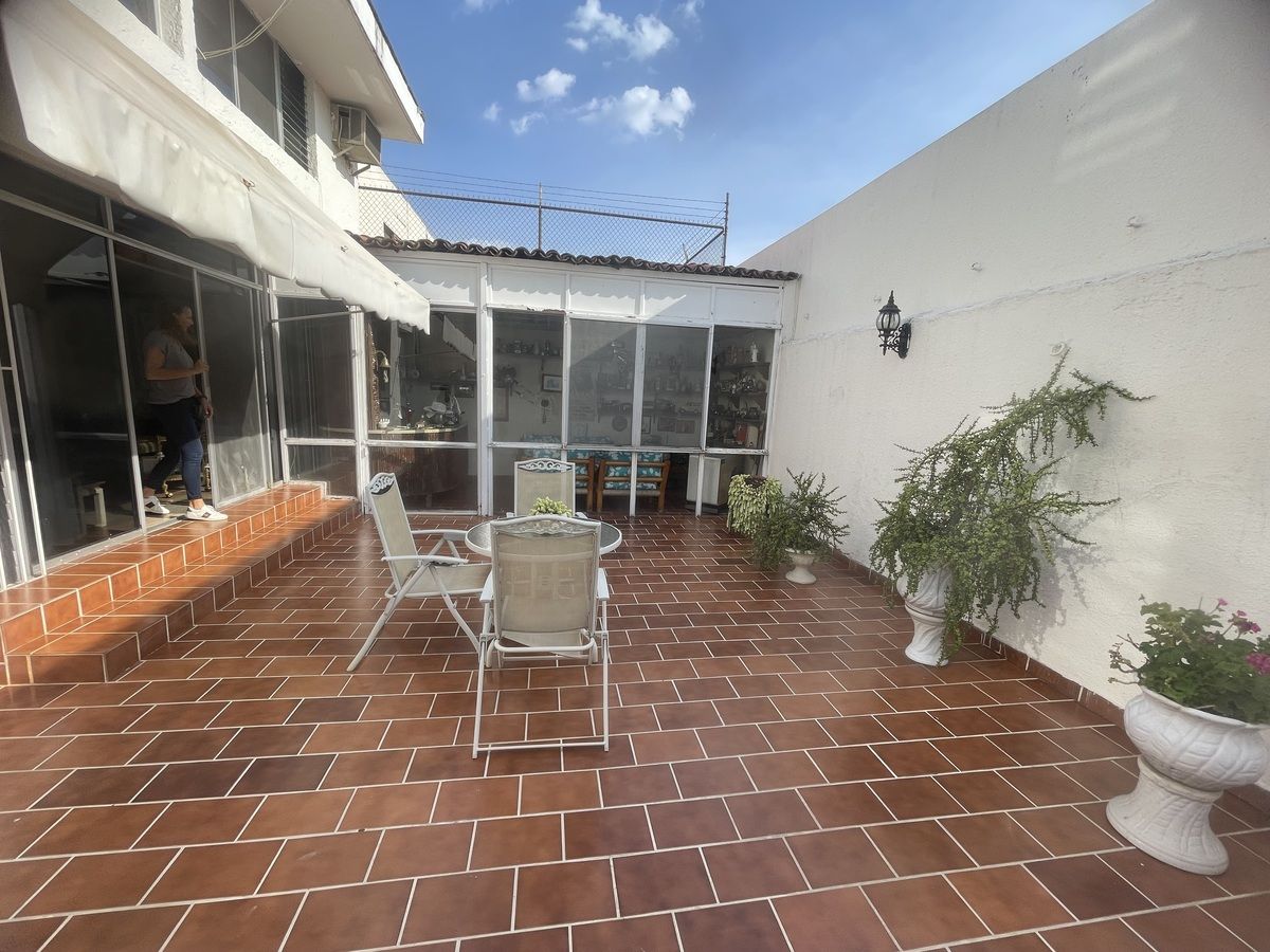 8 of 23: Terraza