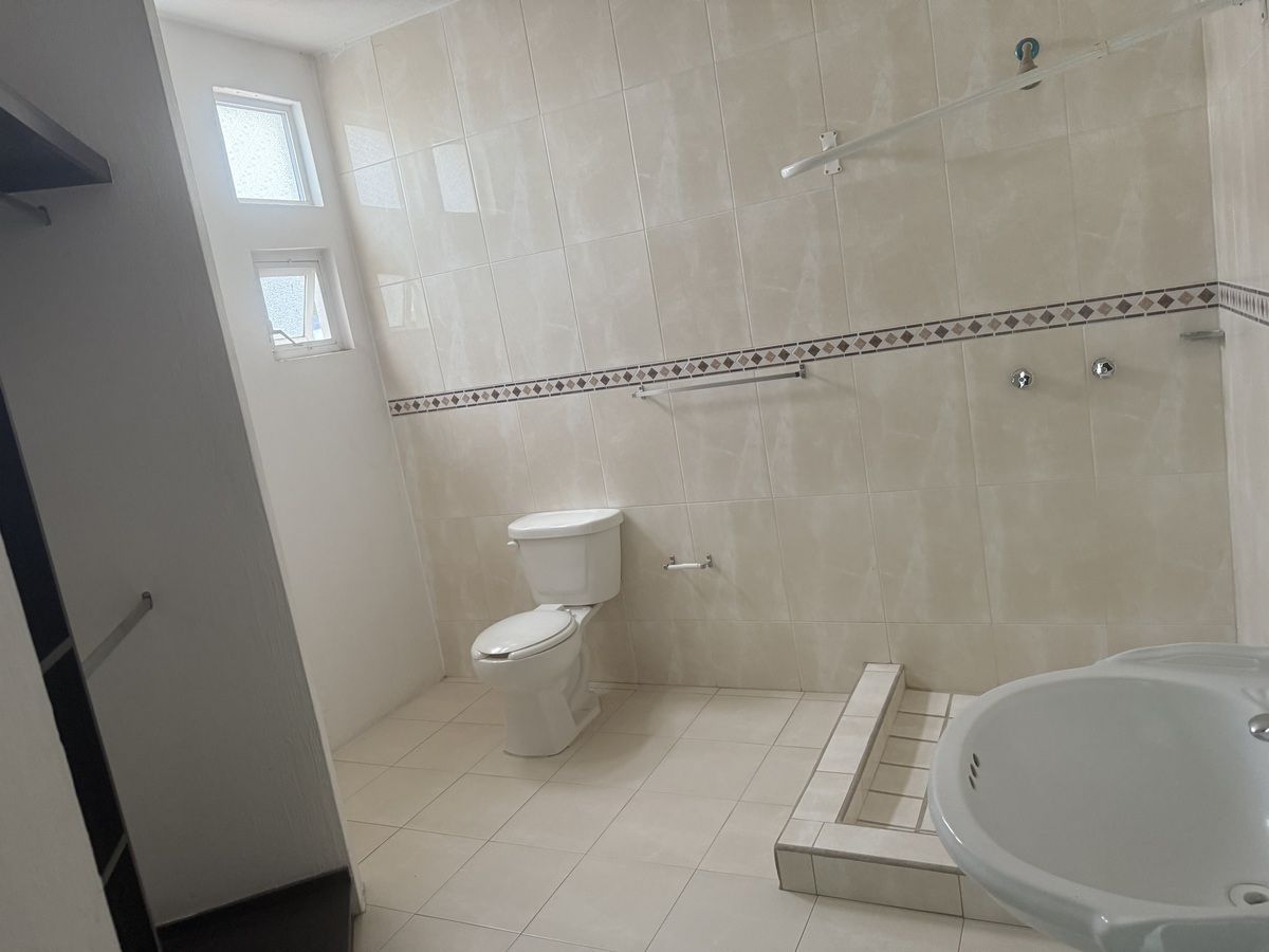 10 of 14: Baño completo