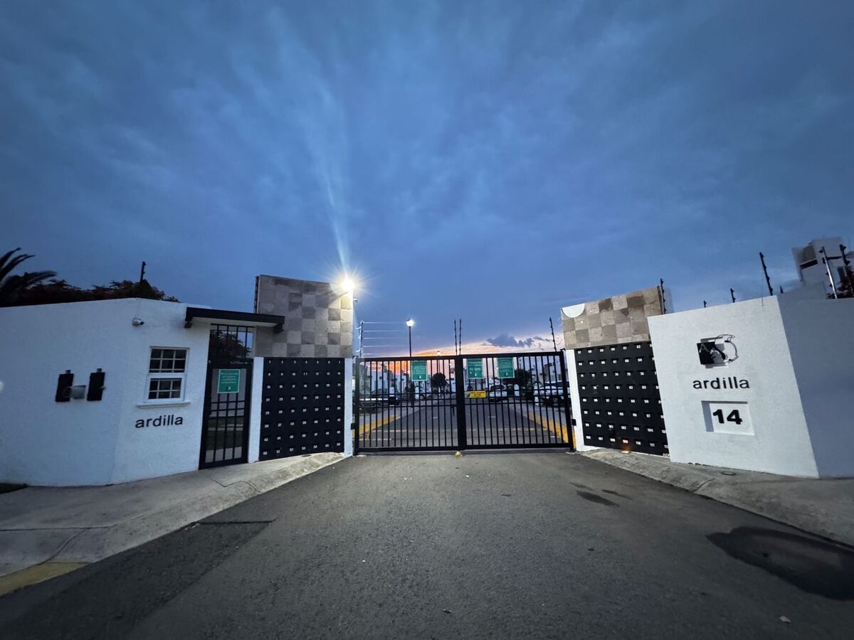 Venta de Casa de 2 Plantas en Paseos del Bosque, Corregidora