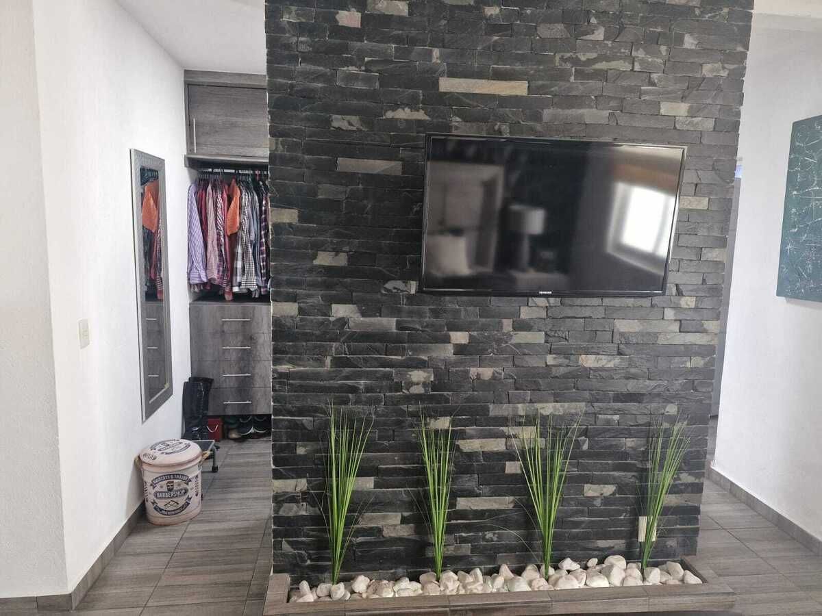 Venta de Casa de 2 Plantas en Paseos del Bosque, Corregidora