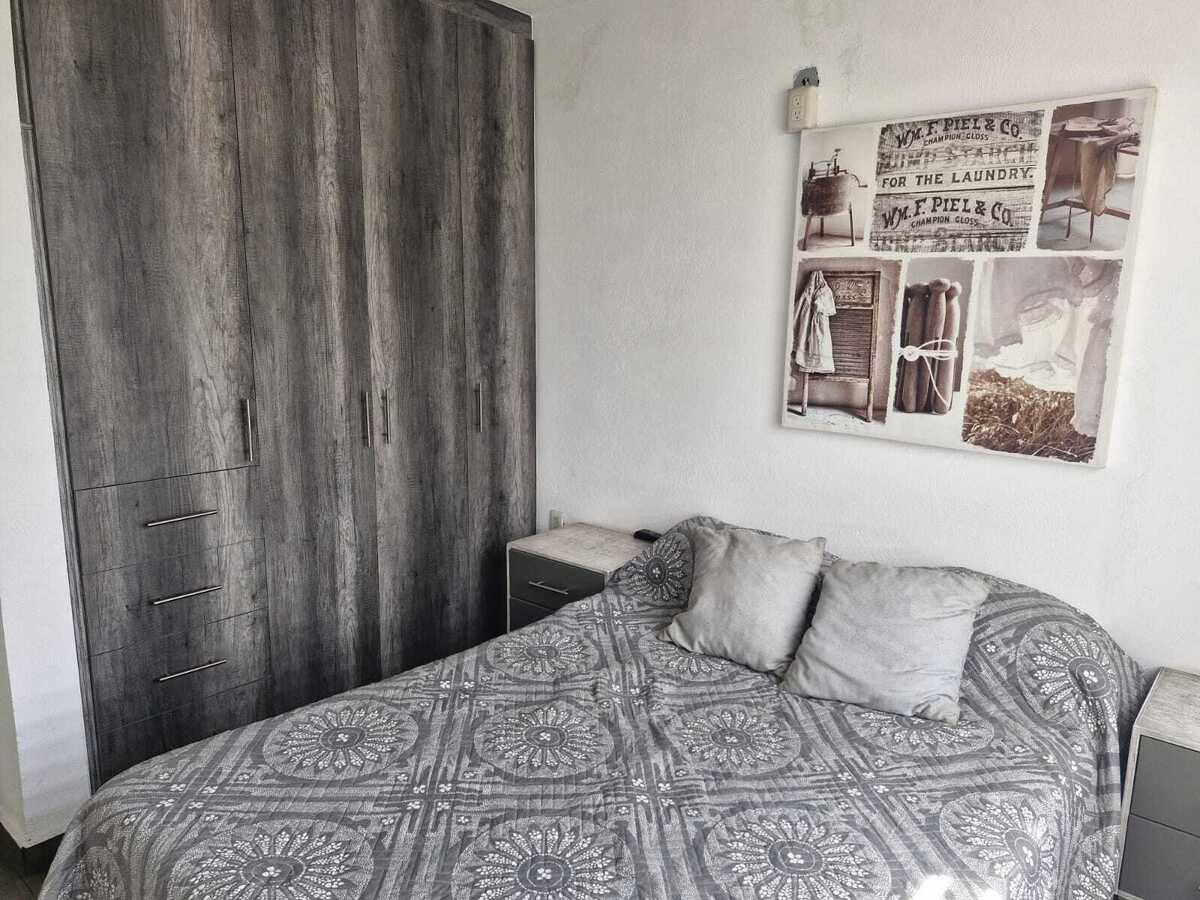 Venta de Casa de 2 Plantas en Paseos del Bosque, Corregidora