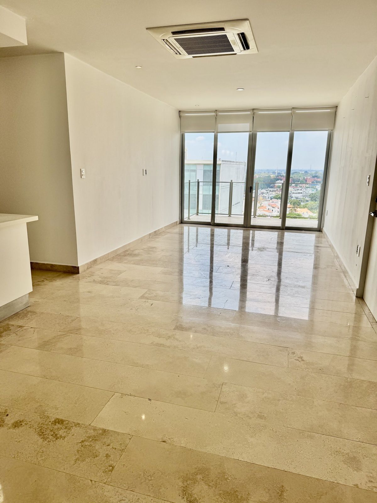 2 de 12: ÁREA DE SALA Y COMEDOR
