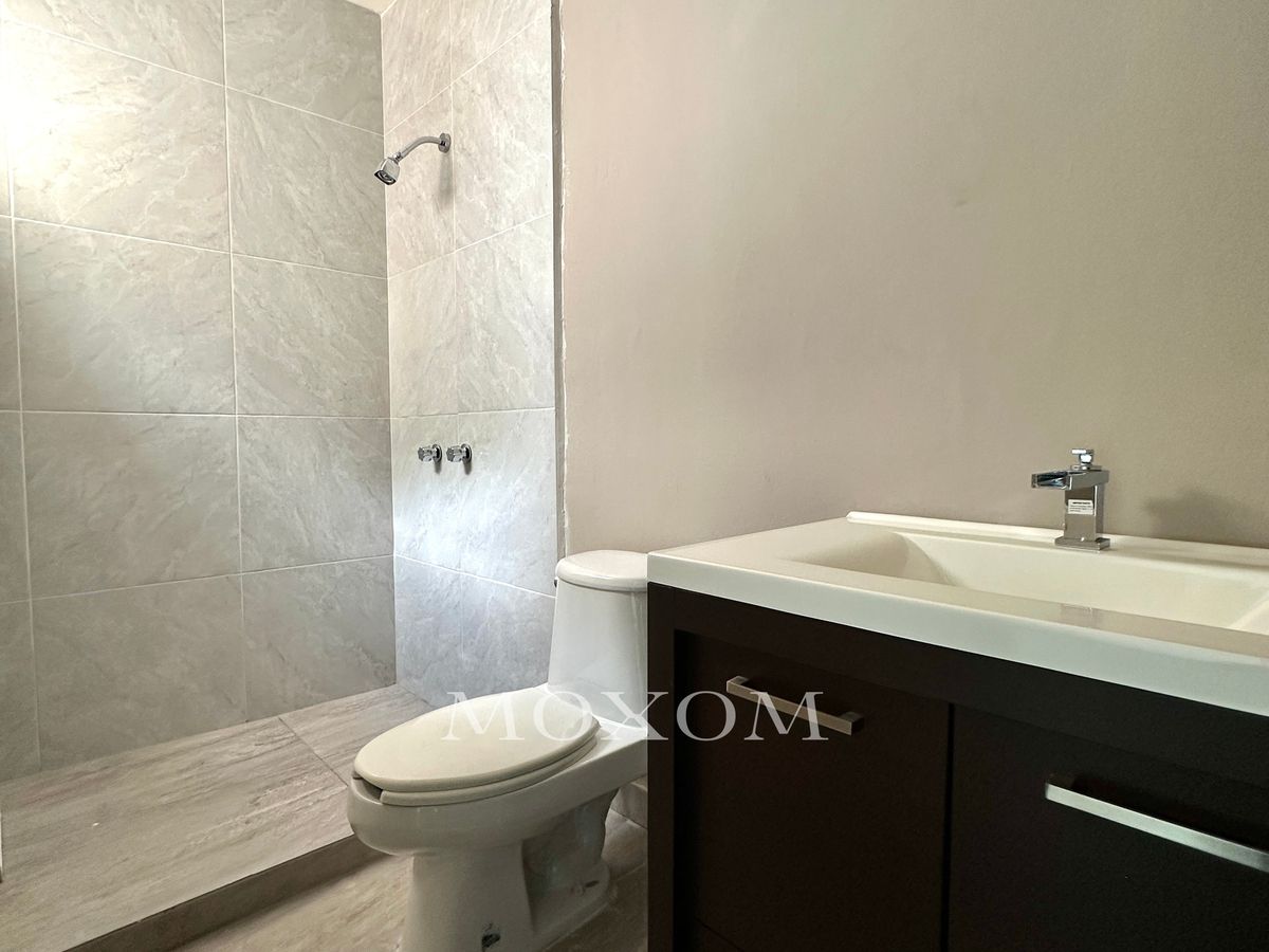 11 de 19: Baño Recámara 1