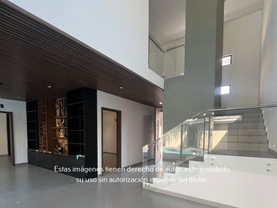 2 de 25: Casa en Venta en Amorada Residencial con Alberca