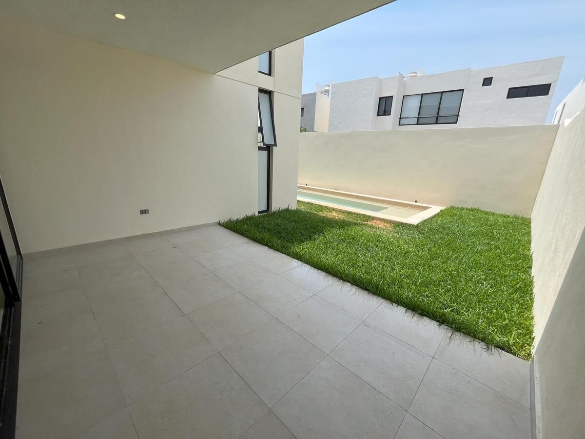 6 de 17: Terraza y Jardín