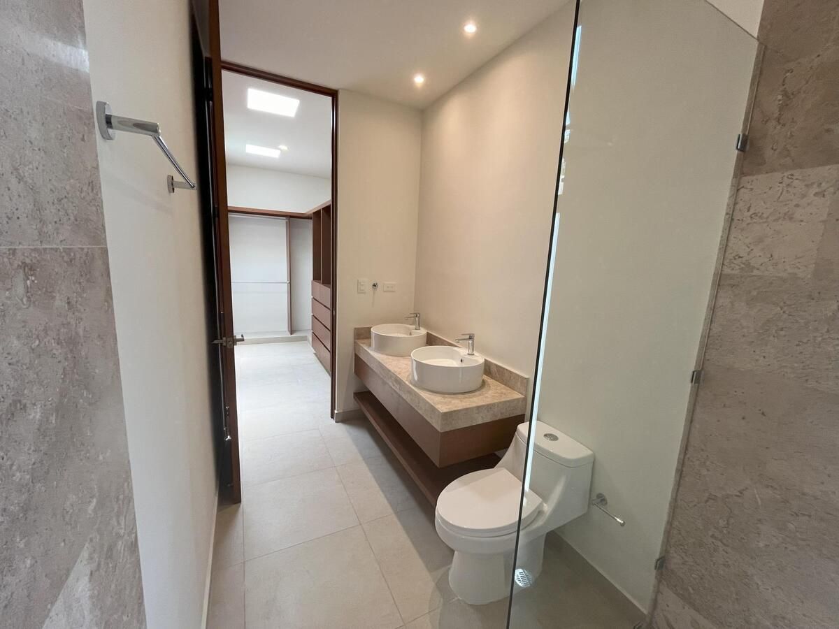 9 de 17: Baño Habitación Principal