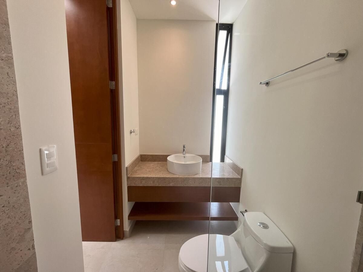 11 de 17: Baño Tercera Habitación