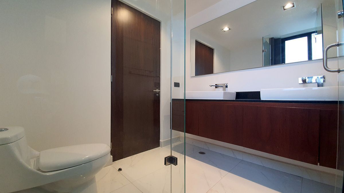 9 de 18: Baño 1
