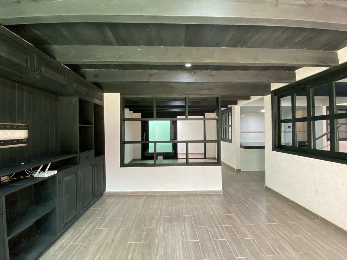 5 of 23: Sala