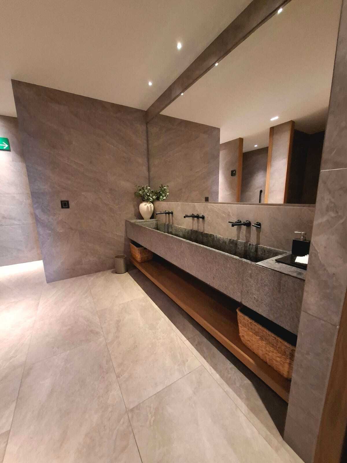 28 de 28: Baños áreas comunes