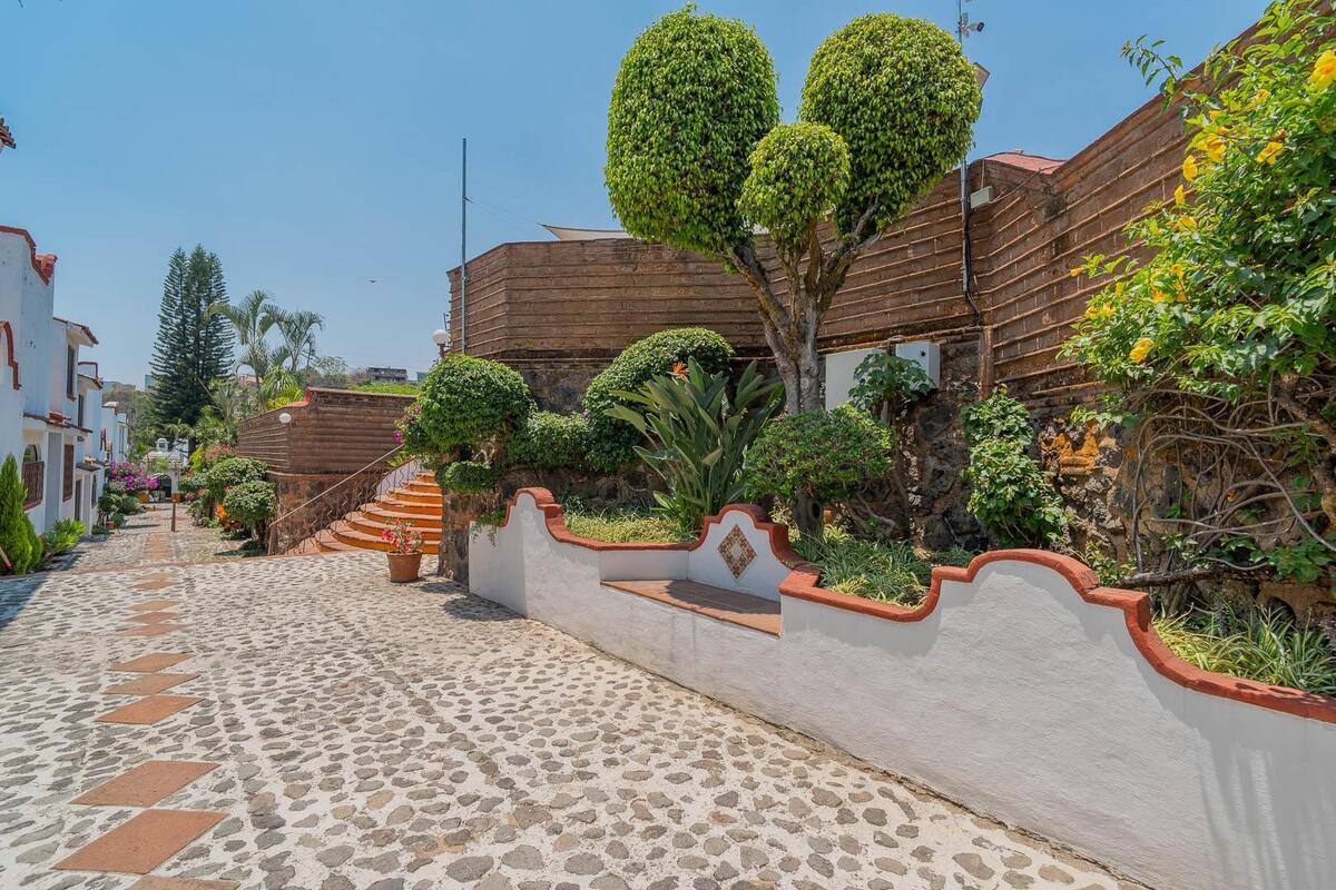 Casa con jardín privado en Lomas de Atzingo, La Cañada, Cuernavaca - Imagen 2