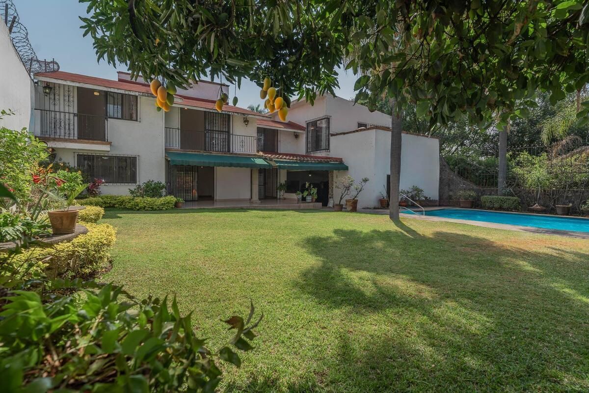 Residencia de Lujo en Vista Hermosa, Cuernavaca con Alberca y Jardín Privado