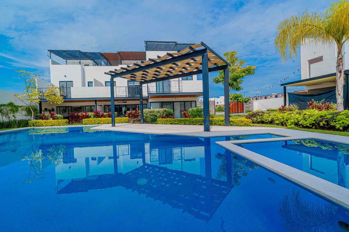 Hermosa Casa en Condominio con Alberca, Jardín y Vista a la Montaña en Morelos