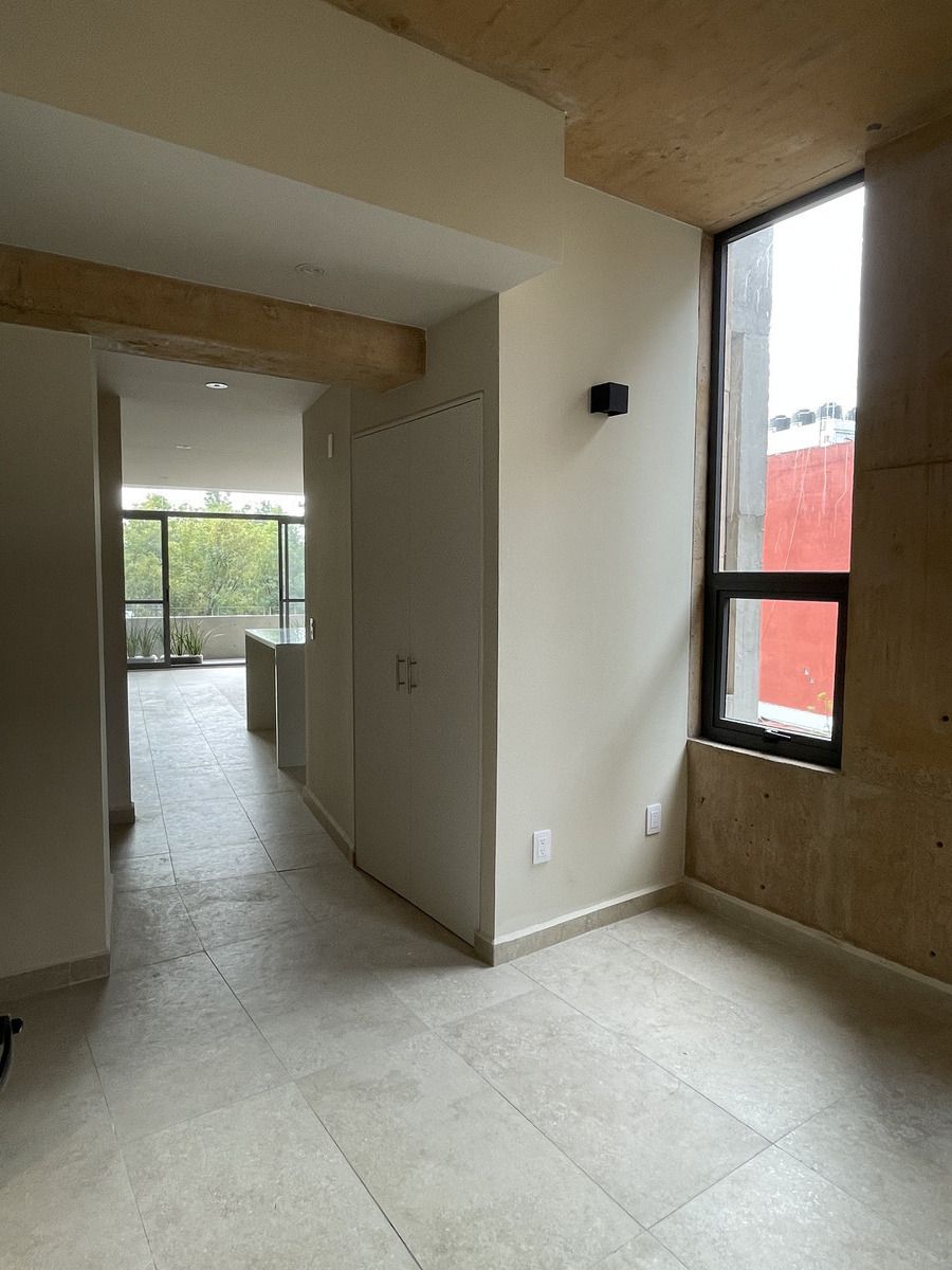 23 de 28: Hall para salir a sala y cocina