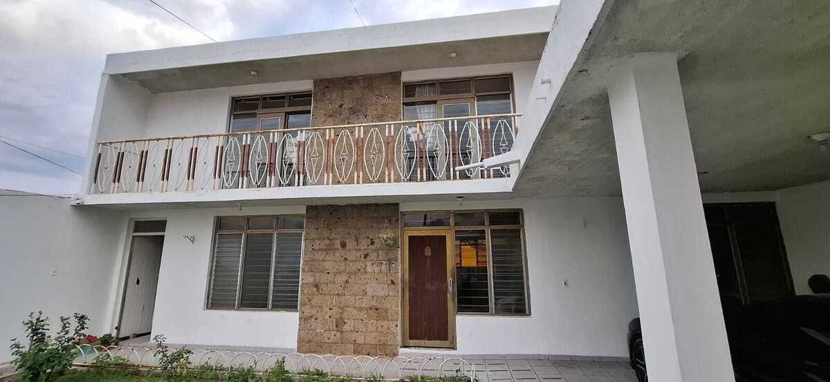 1 of 20: Fachada