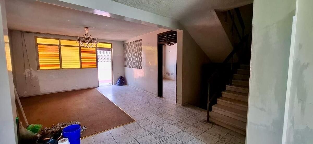 3 of 20: Sala