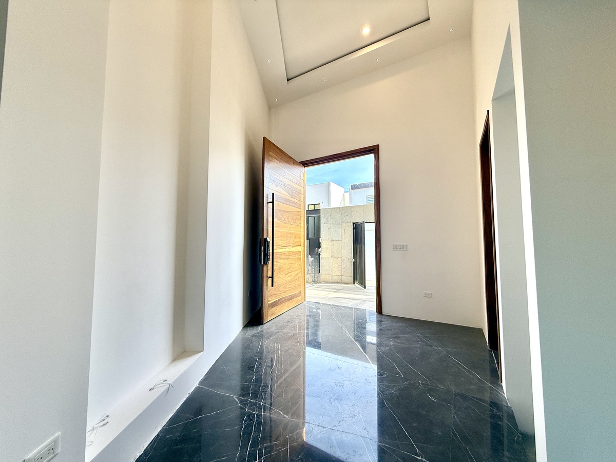 3 of 33: ENTRADA PRINCIPAL