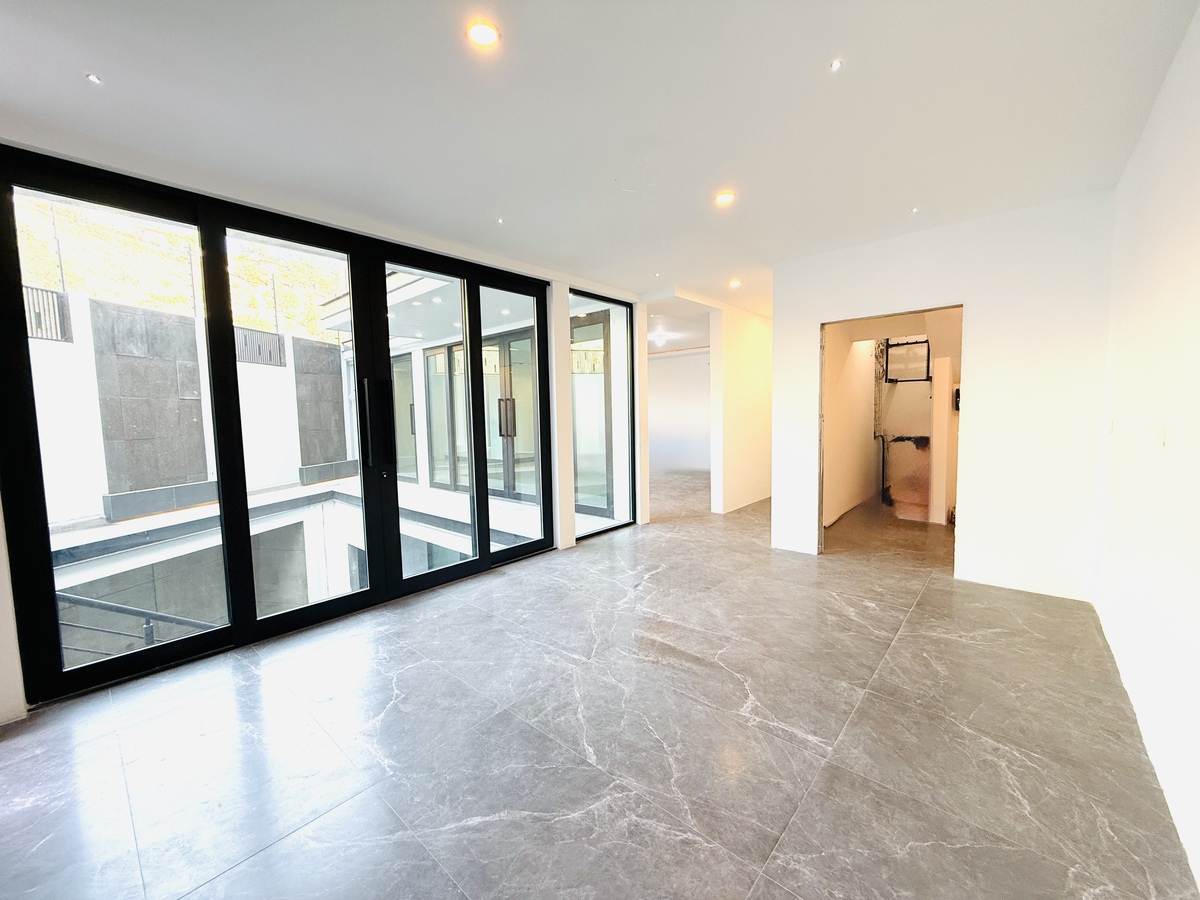 9 of 33: COCINA CON VISTA