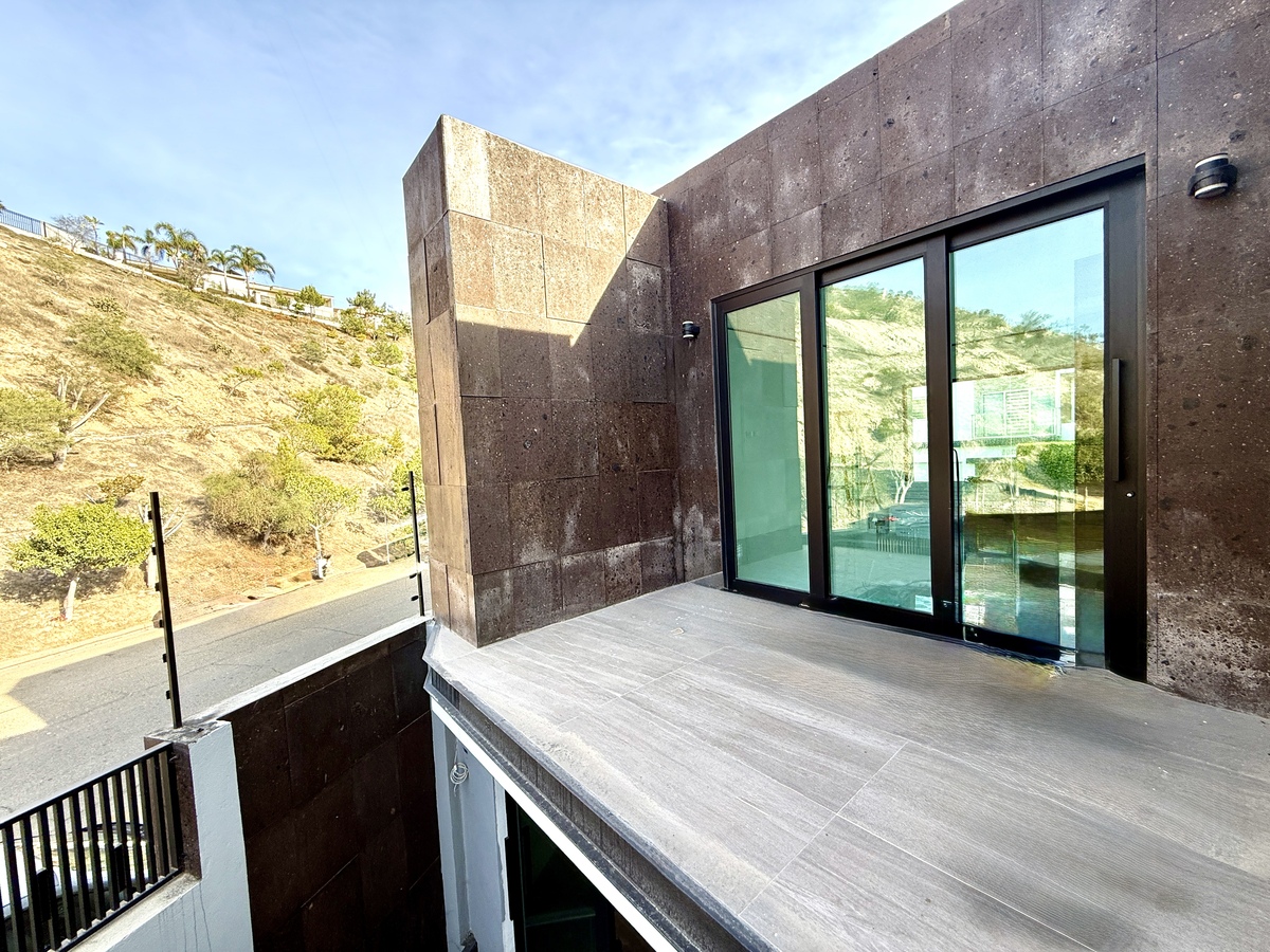 20 of 33: TERRAZA DE LA RECAMARA PRINCIPAL PARTE DE ATRAS