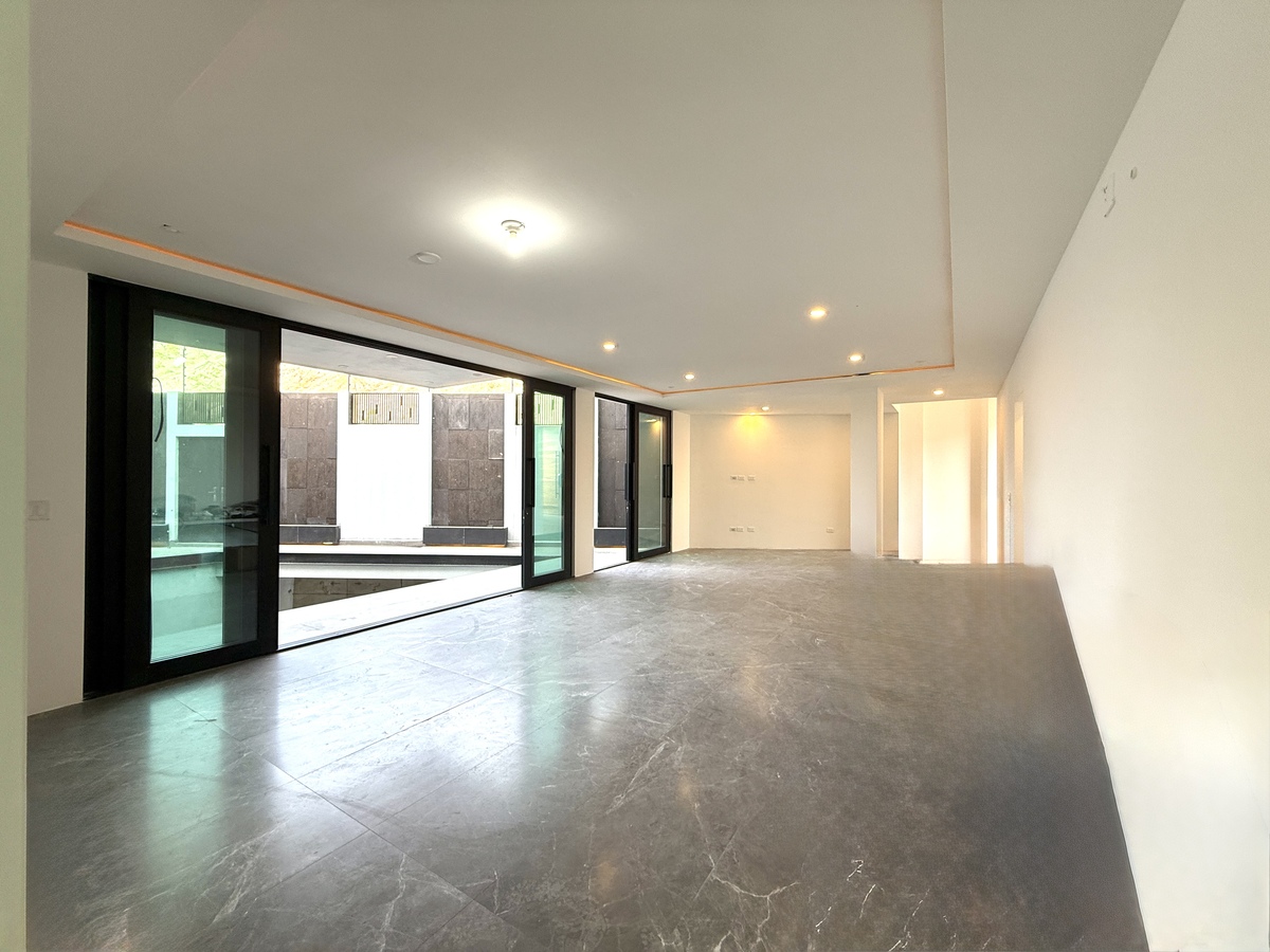 6 of 33: SALA Y COMEDOR CON VISTA