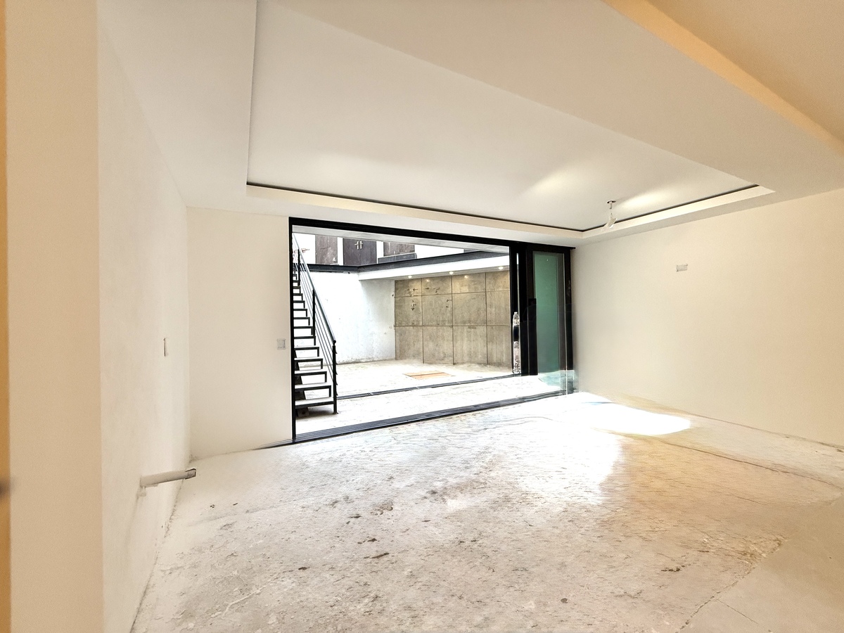 29 of 33: BAR Y PATIO