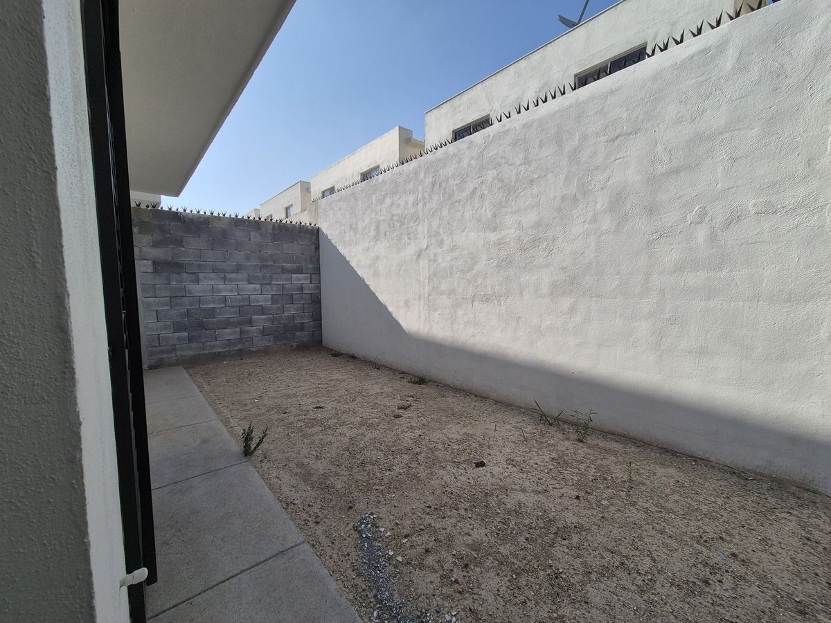 36 de 39: Patio amplio
