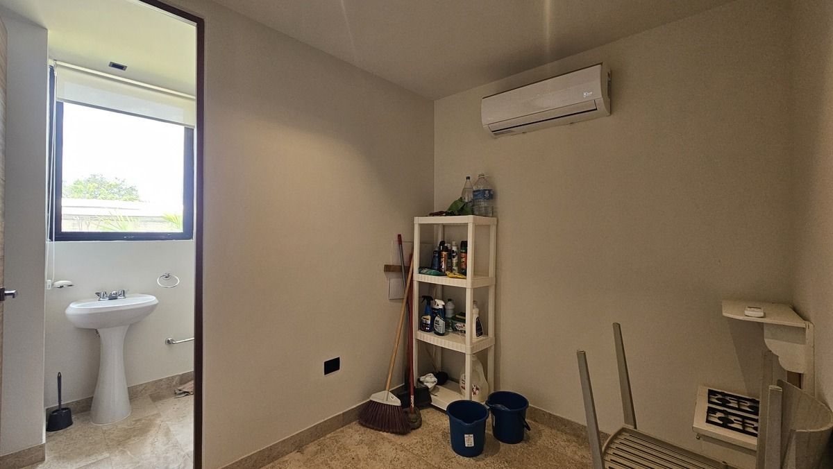 12 de 18: cuarto de servicio