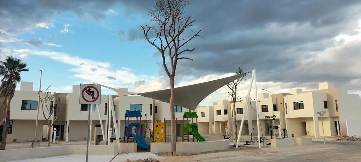 2 of 9: Área infantil