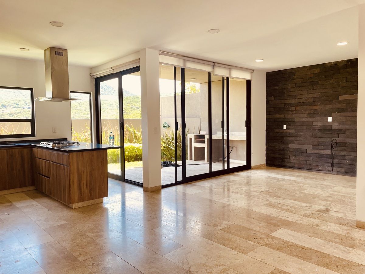2 de 21: Sala comedor y cocina