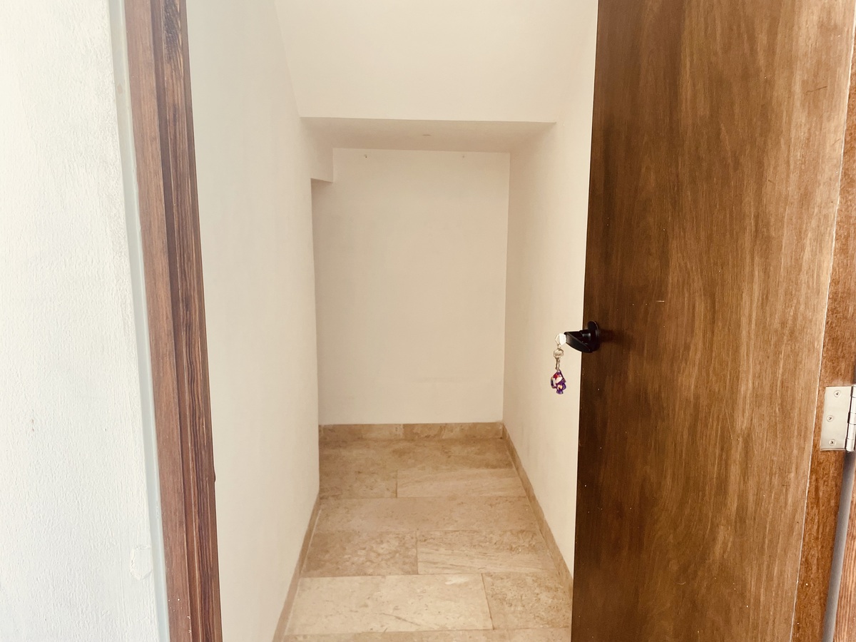 Bodega bajo la escalera