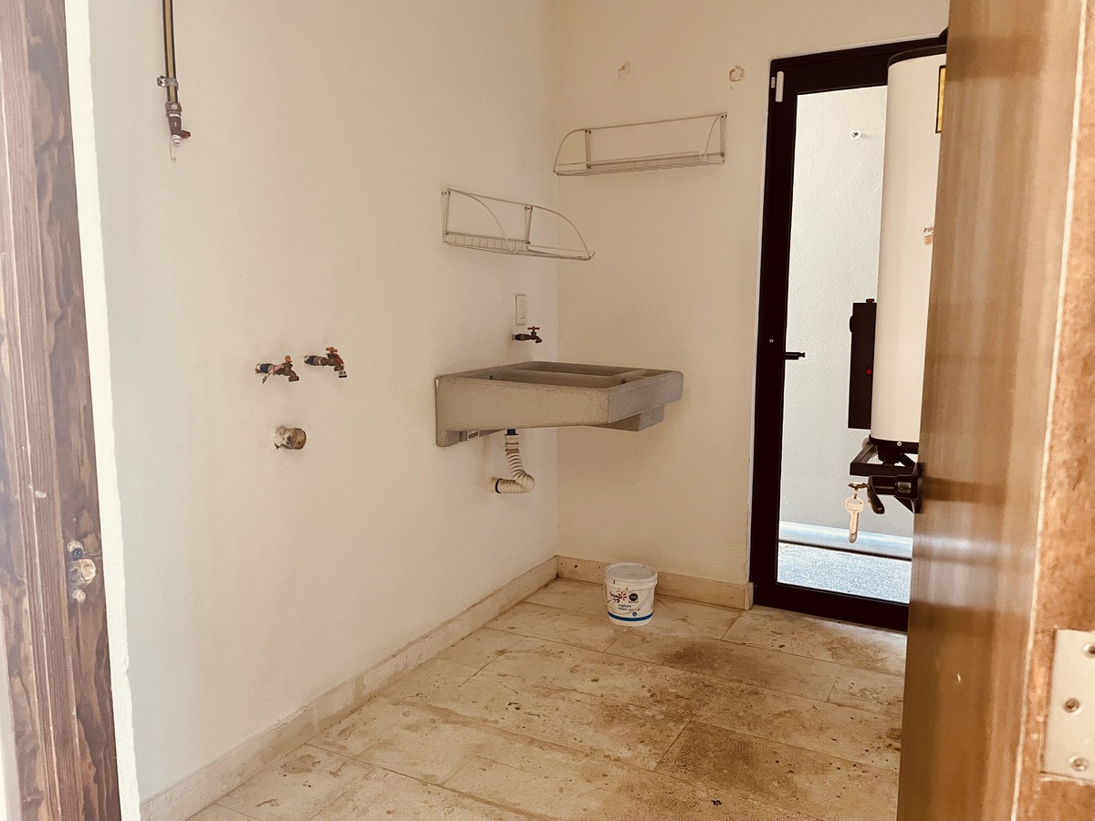 Lavaderia con acceso lateral