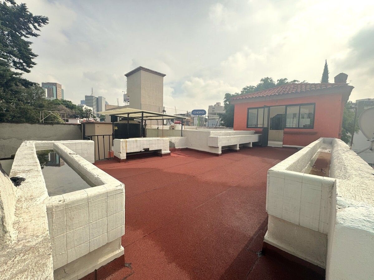 17 de 33: terraza con Estudio