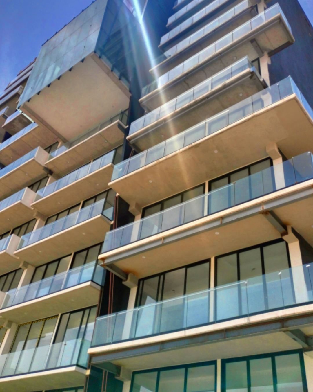 1 of 11: FACHADA DE EDIFICIO