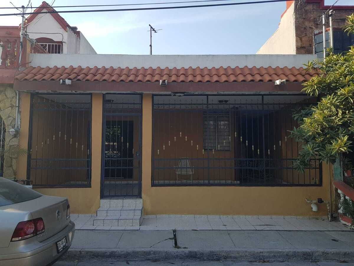 1 of 7: Fachada