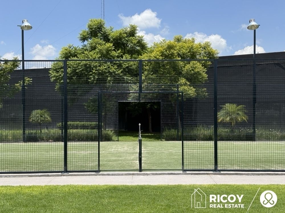 3 de 28: Cancha de paddle