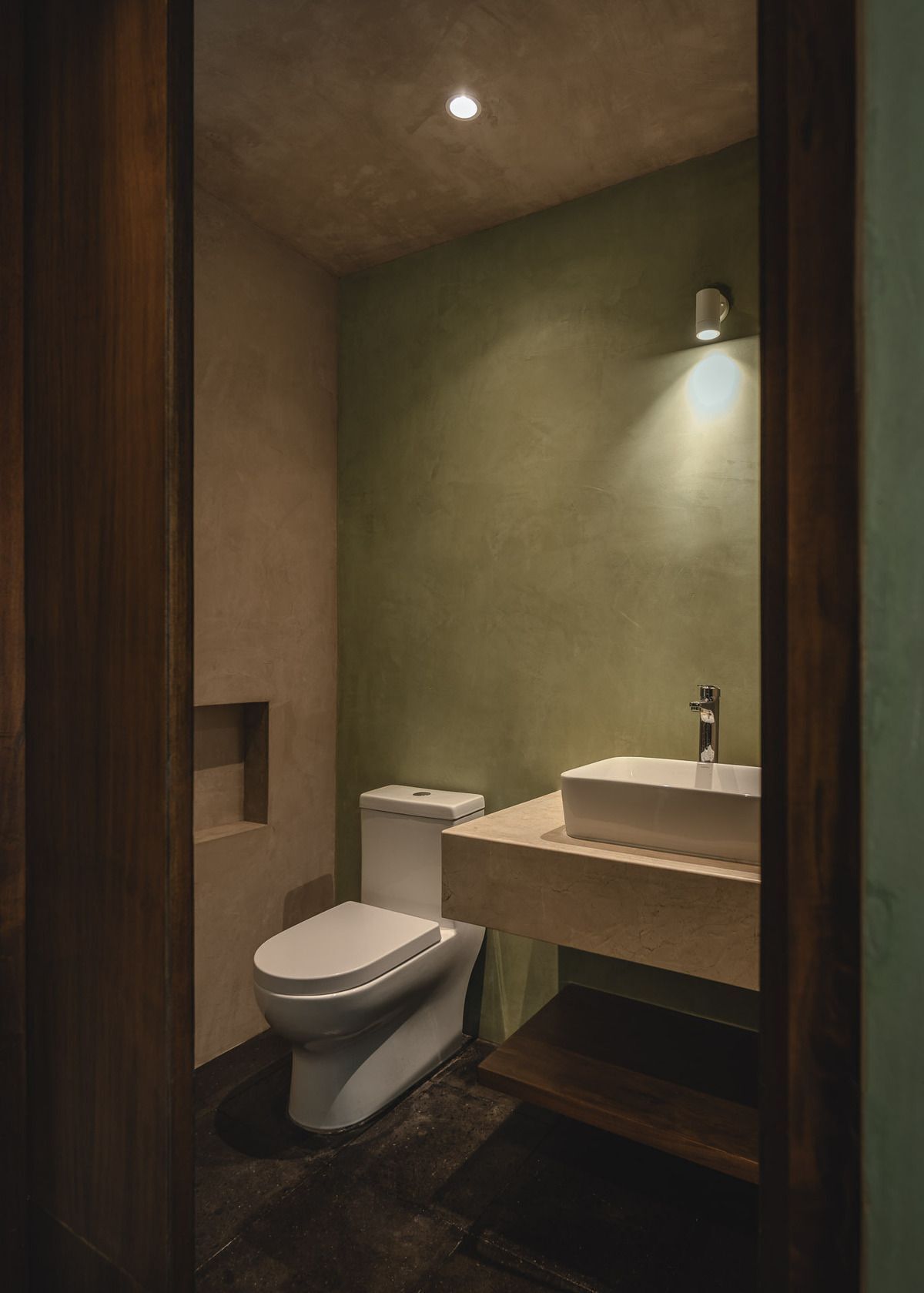 5 of 28: Baño de Visitas