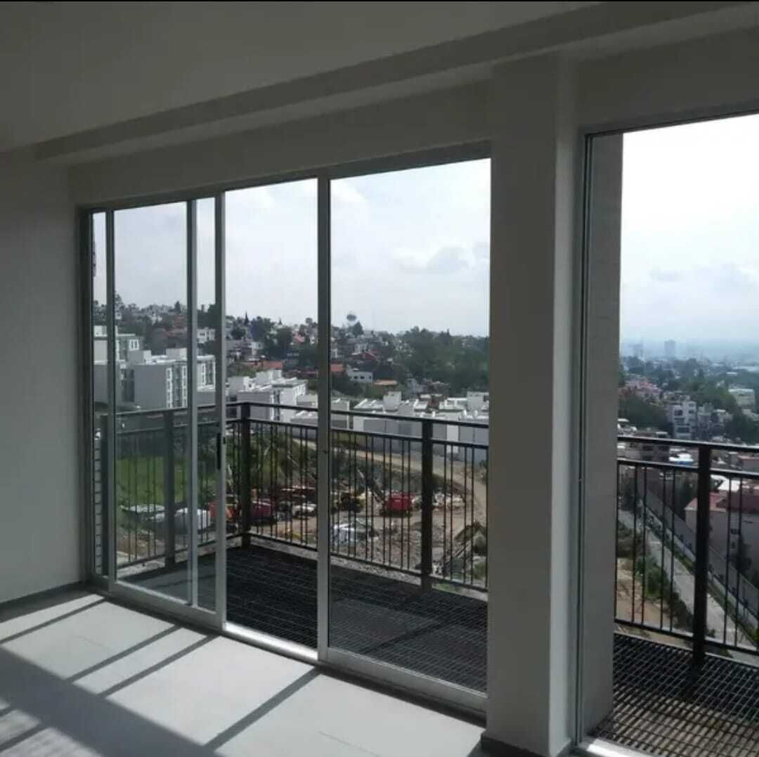 1 de 7: Estancia con balcón