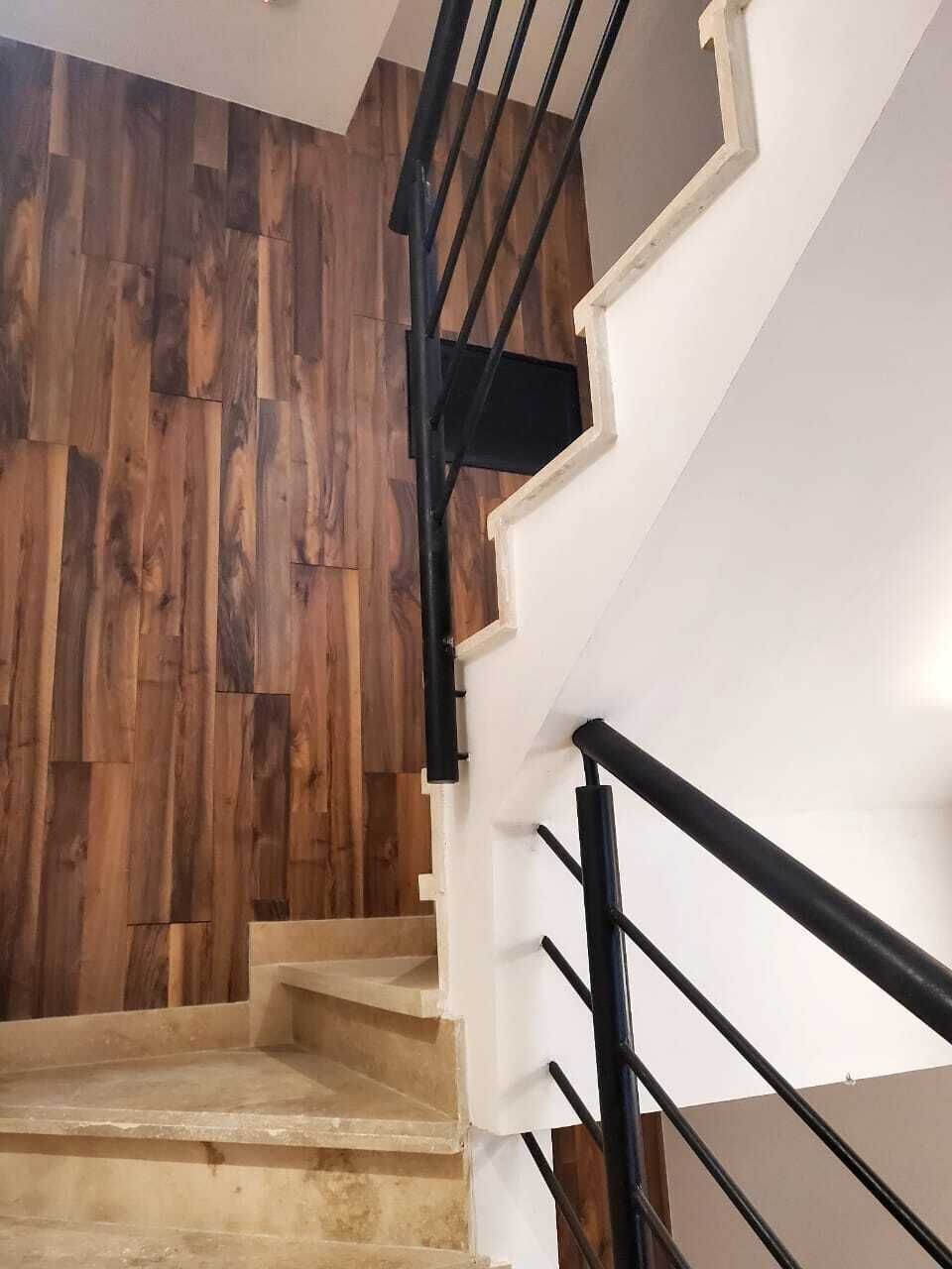 5 of 40: Escalera de acceso