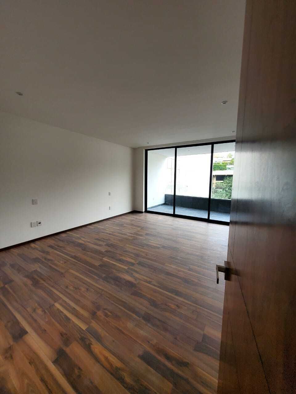14 of 40: Cuarto princiopal con Terraza