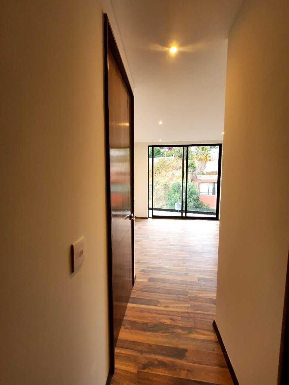 18 of 40: Cuarto secundario con Terraza