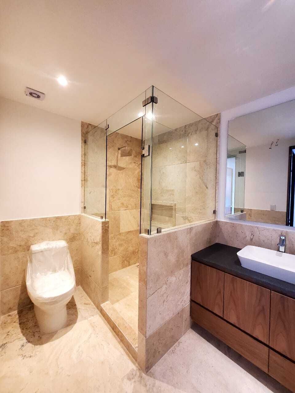 21 of 40: Baño